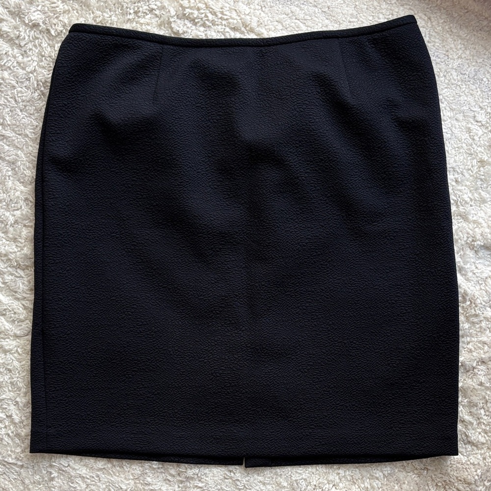 Calvin Klein - Sleek Textured Navy Pencil Skirt for Women